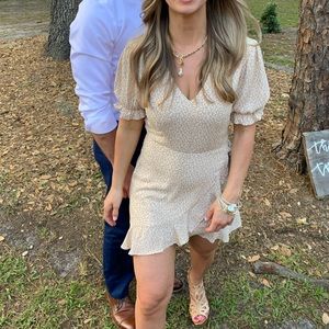 Dress wore once to a wedding. Perfect for a shabby chic outdoor wedding vibe.